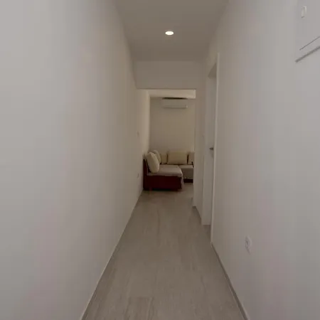 With A Parking Space - 21525
