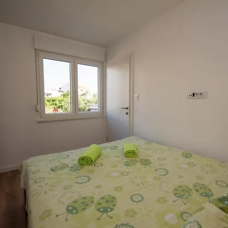 With A Parking Space - 21525